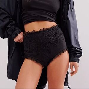 Free People In Bloom Bloomer Shorts in Black Size small *true to size